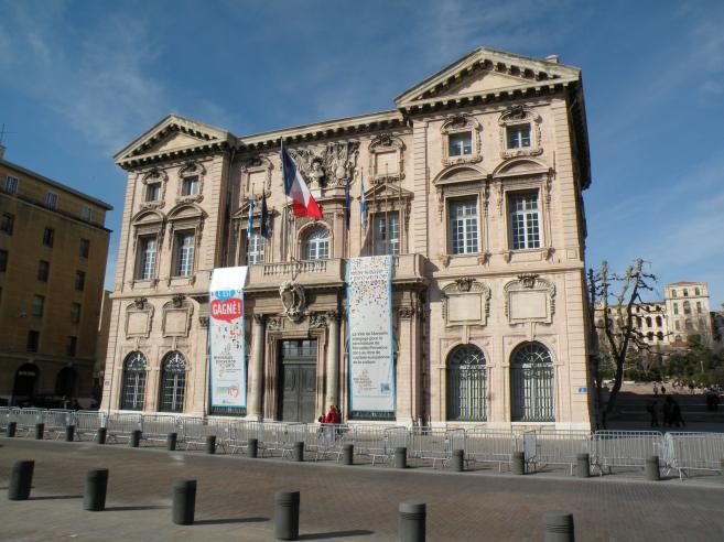  Façade de l'Hôtel de Ville sur le Vieux-Port